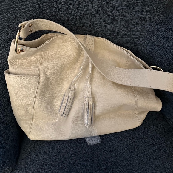 Cream color leather purse by Lafco. It’s never been used. - Picture 3 of 5